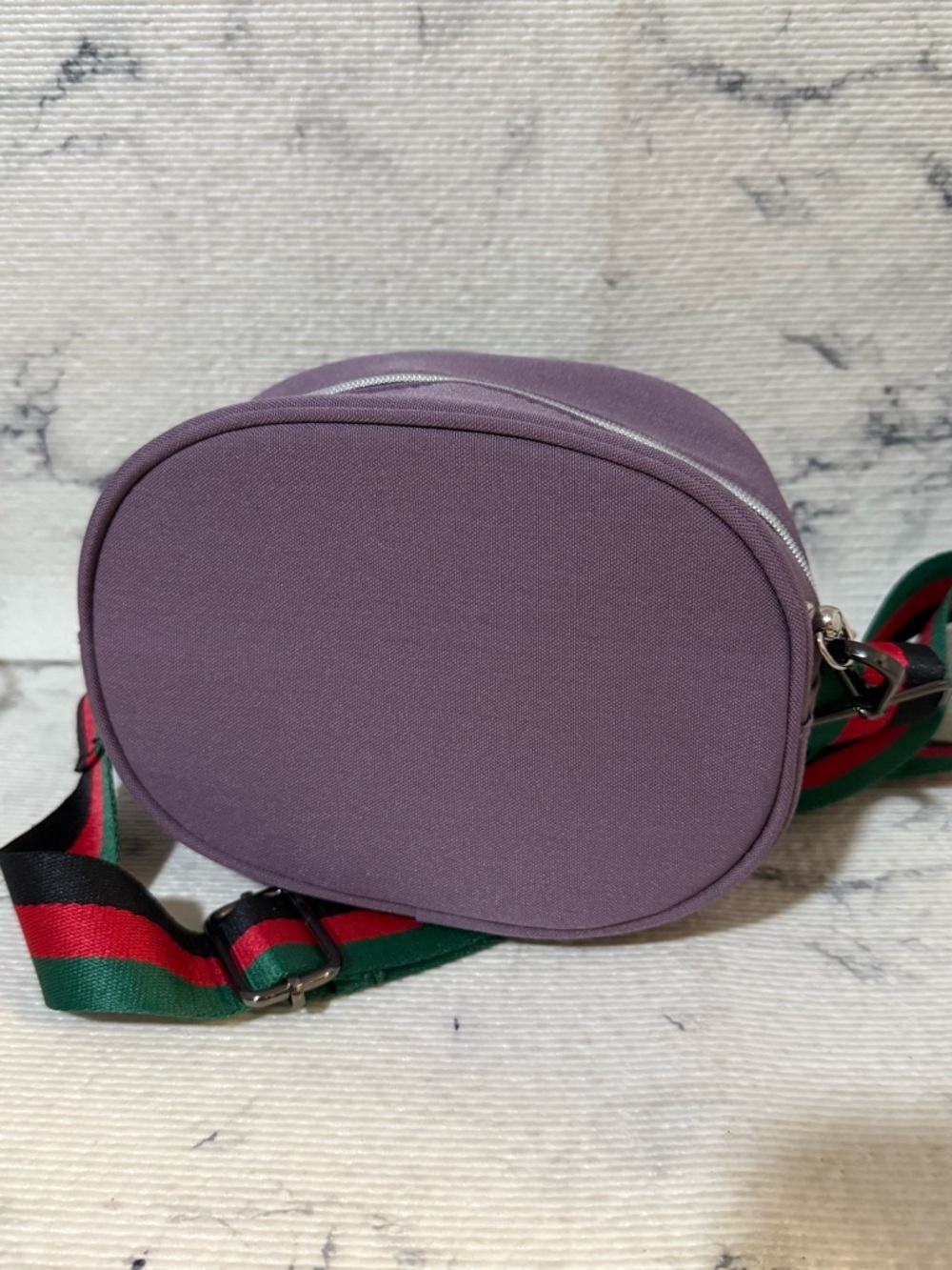 Gucci Beauty Purple Bag with Adjustable Crossbody Strap - Picture 13 of 16